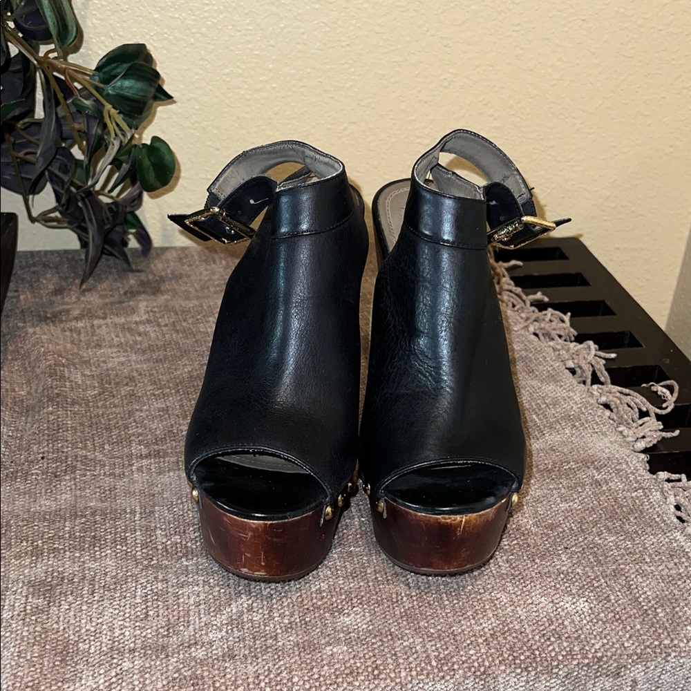 Steve Madden Black Leather Peep-Toe Mules